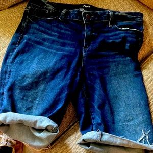 Paige Gently worn Jax Knee Denim Short. Size 32